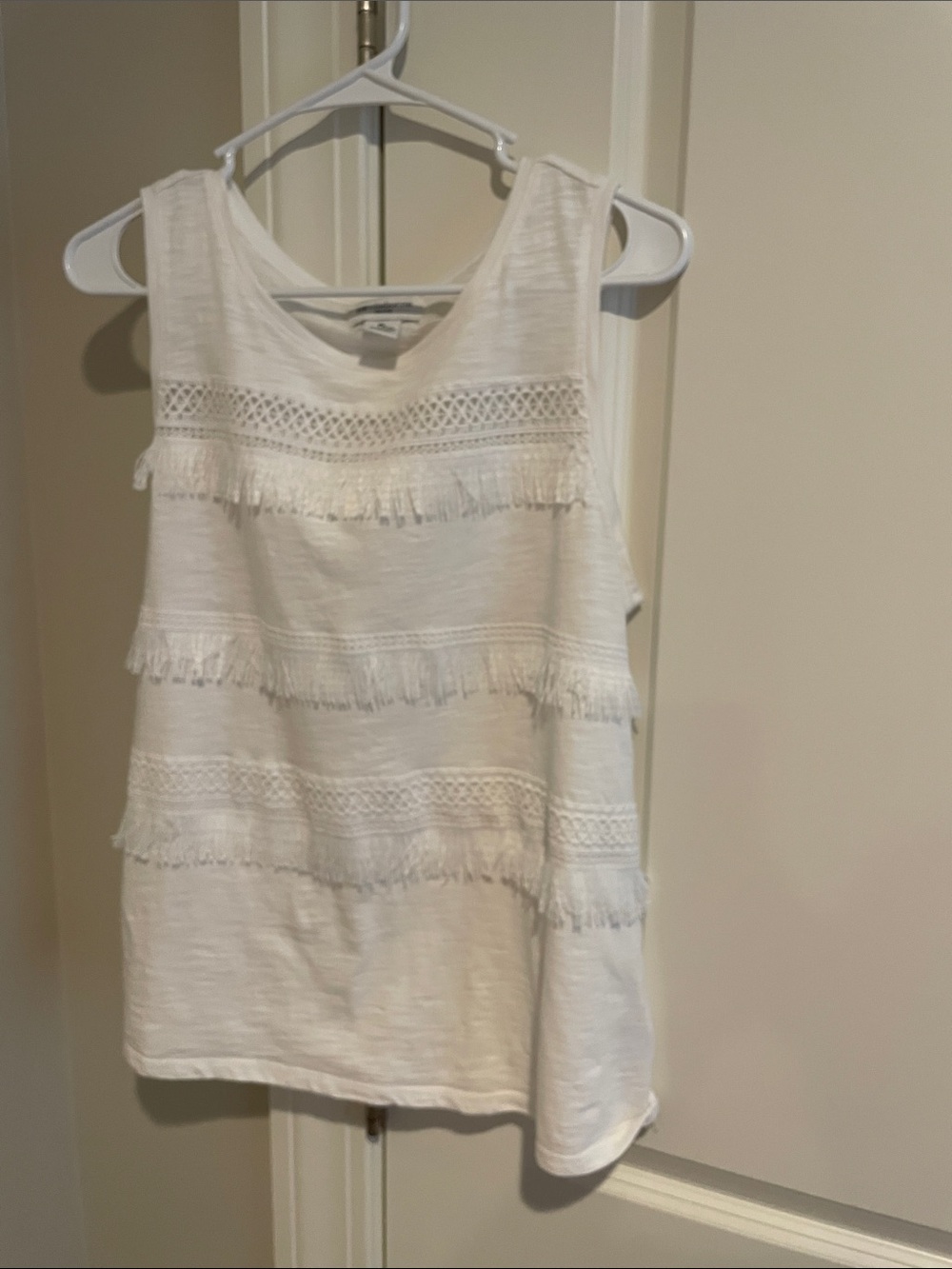 Liz Claiborne White Fringe Crochet Sleeveless Tank